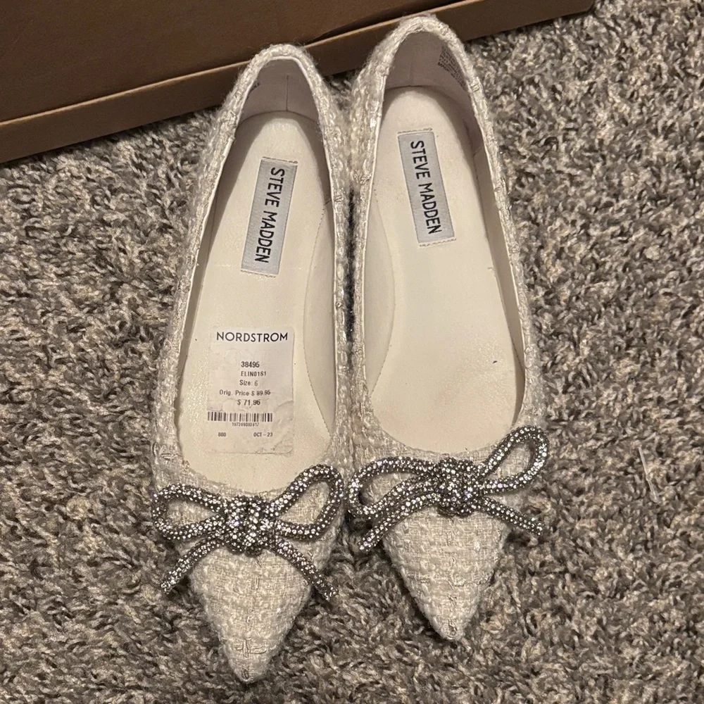 Steve Madden Cream Flats with Silver Bow - Picture 4 of 6